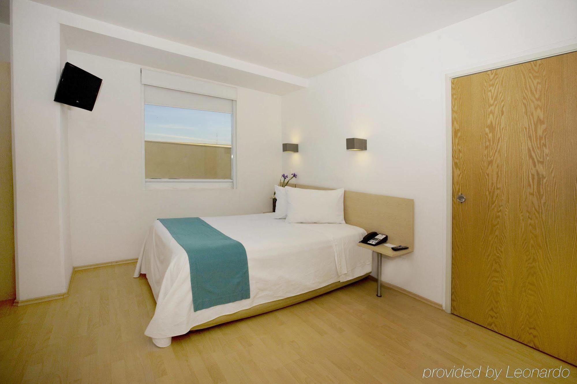 One Queretaro Plaza Galerias Hotel Bilik gambar